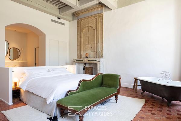 Hôtel Particulier du XVIIe revisité, en coeur de village