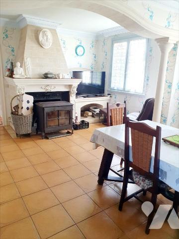 -REVILLE- AUX ABORDS DES COMMODITES-