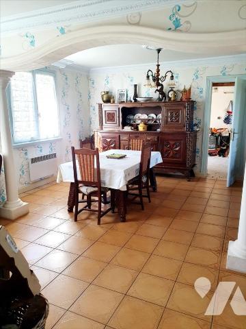 -REVILLE- AUX ABORDS DES COMMODITES-