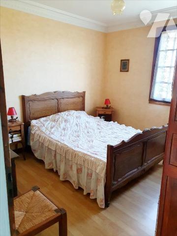 -REVILLE- AUX ABORDS DES COMMODITES-