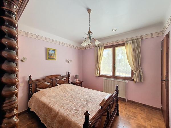 Villa 4 chambres  piscine double garage / 6800 m²