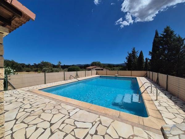 Villa 4 chambres  piscine double garage / 6800 m²