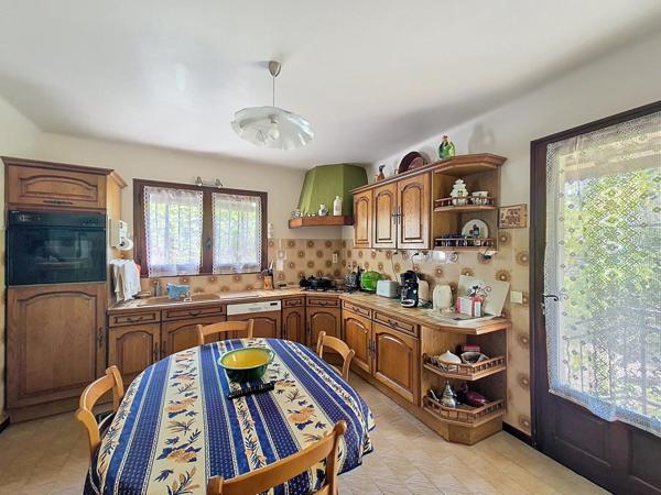 Villa 4 chambres  piscine double garage / 6800 m²
