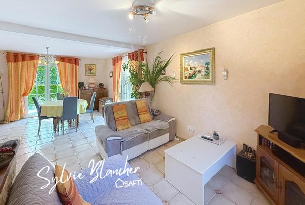 MAISON AU CENTRE D'EVRECY - 4 CHAMBRES - 834 M2 TERRAIN