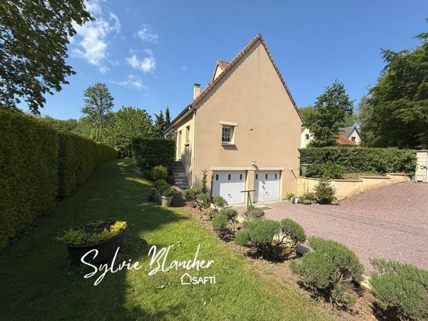 MAISON AU CENTRE D'EVRECY - 4 CHAMBRES - 834 M2 TERRAIN