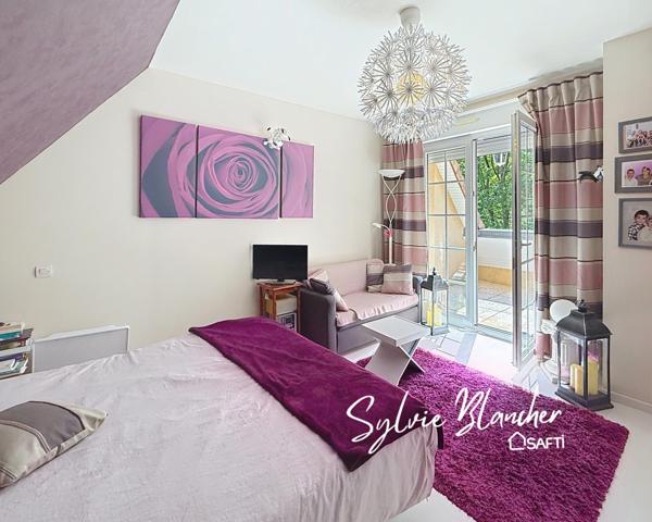 MAISON AU CENTRE D'EVRECY - 4 CHAMBRES - 834 M2 TERRAIN