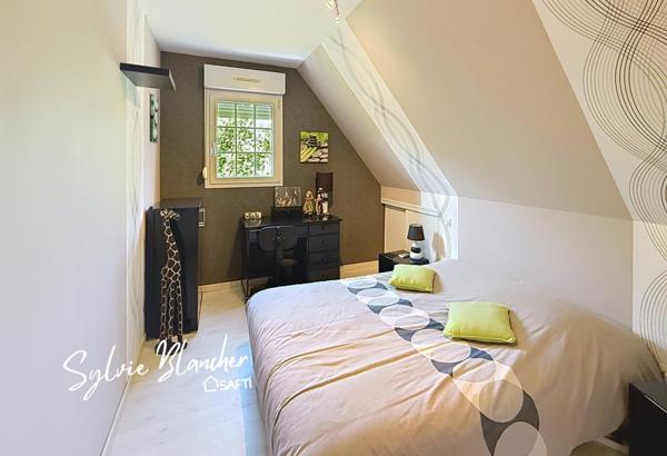 MAISON AU CENTRE D'EVRECY - 4 CHAMBRES - 834 M2 TERRAIN