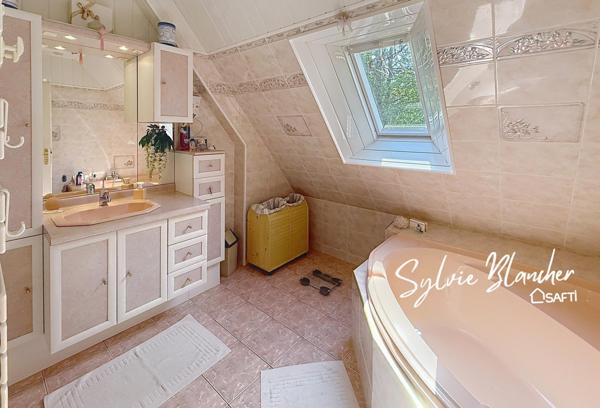 MAISON AU CENTRE D'EVRECY - 4 CHAMBRES - 834 M2 TERRAIN