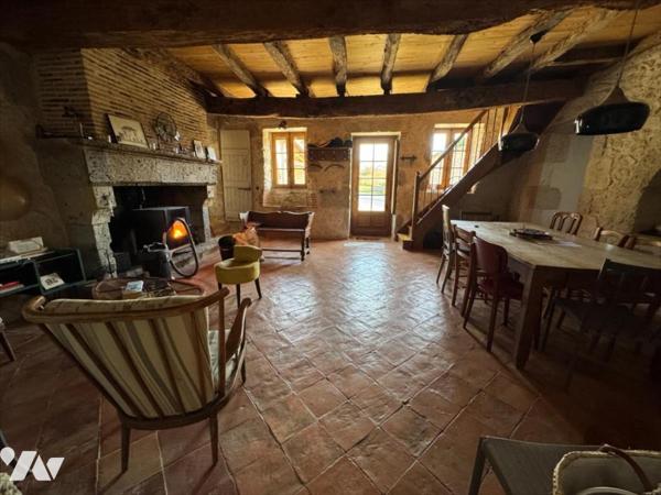 PROPRIETE DE CARACTERE AUX PORTES DE NERAC