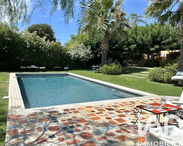 Maison à vendre 15 pièces 380 m² Saint-Cyr-sur-Mer