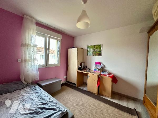 DOLE,  Maison récente de bonne construction , 5 chambres, 2 terrasses, proche centre