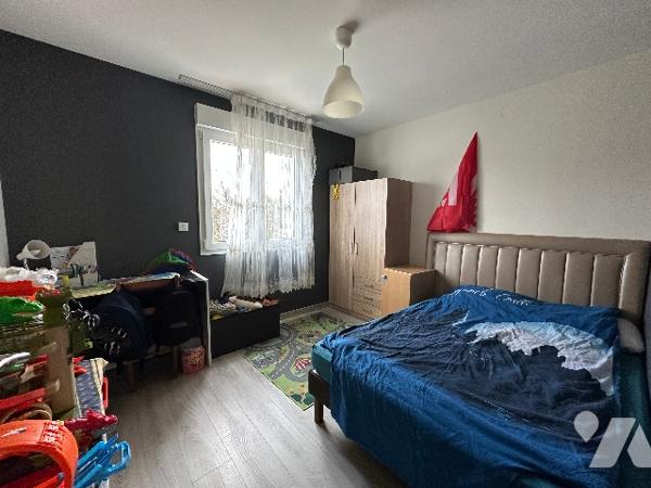 DOLE,  Maison récente de bonne construction , 5 chambres, 2 terrasses, proche centre