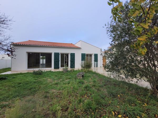 Maison rénovée de plain-pied avec jardin et piscine, Lagord, proche La Rochelle