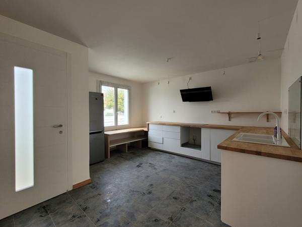 Maison rénovée de plain-pied avec jardin et piscine, Lagord, proche La Rochelle