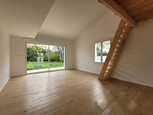 Maison rénovée de plain-pied avec jardin et piscine, Lagord, proche La Rochelle