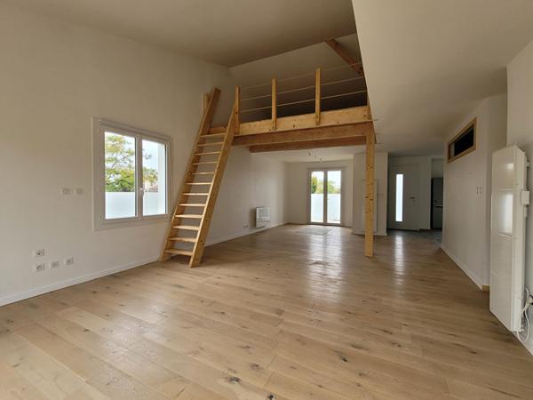 Maison rénovée de plain-pied avec jardin et piscine, Lagord, proche La Rochelle