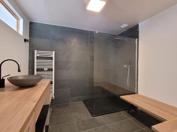 Maison rénovée de plain-pied avec jardin et piscine, Lagord, proche La Rochelle