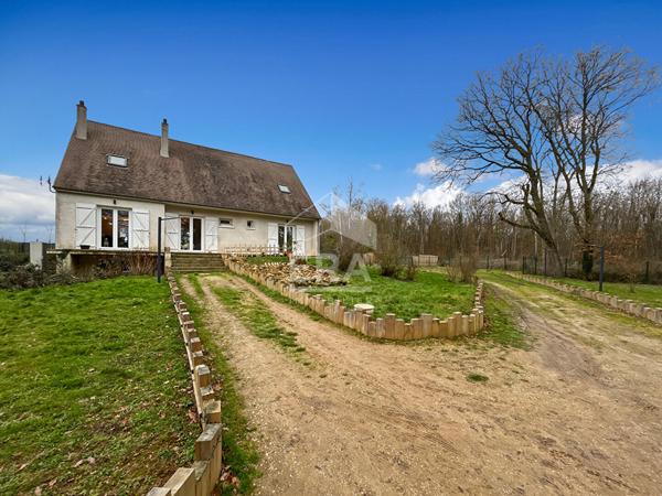 Maison familiale à Janville-sur-Juine  198 m² sur terrain de plus de 3000 m²