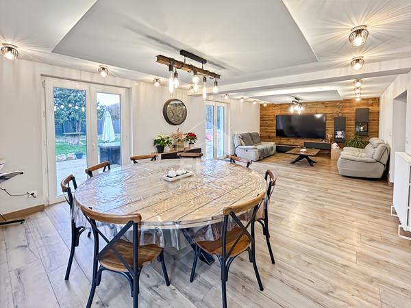 Maison familiale à Janville-sur-Juine  198 m² sur terrain de plus de 3000 m²