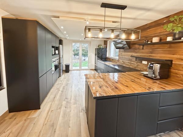 Maison familiale à Janville-sur-Juine  198 m² sur terrain de plus de 3000 m²