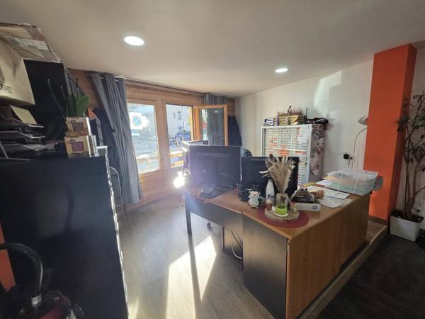 Entrepôts Centre Ville Briançon 667m2