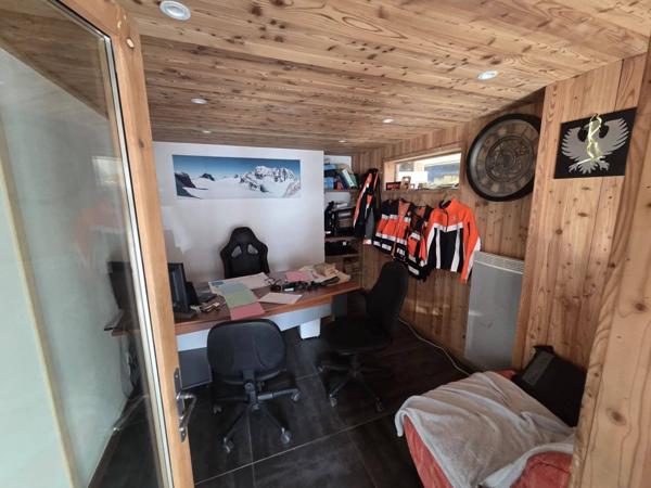 Entrepôts Centre Ville Briançon 667m2