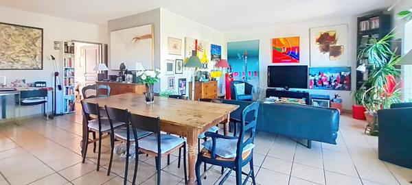 Doubles habitation de 105m² et 100m² + gîte 44m² et garage 97m² sur 545m² de terrain