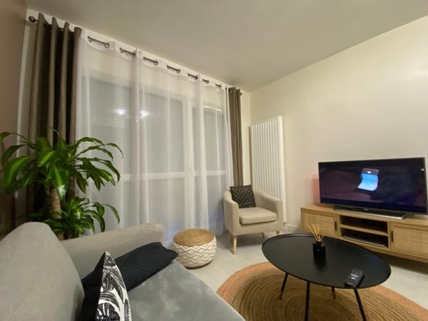 Appartement à louer 1 090 € CC Oullins-Pierre-Bénite 3 p 52 m² DPE C