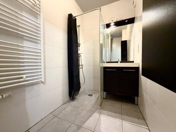 Appartement à louer 1 090 € CC Oullins-Pierre-Bénite 3 p 52 m² DPE C