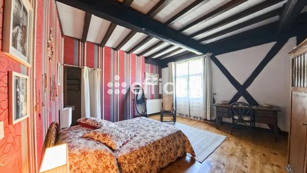 Maison
         8 pièces
        - 265 m² 399 000 € *