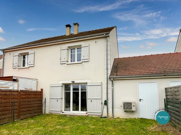 Maison mitoyenne avec 2 chambres jardin et garage