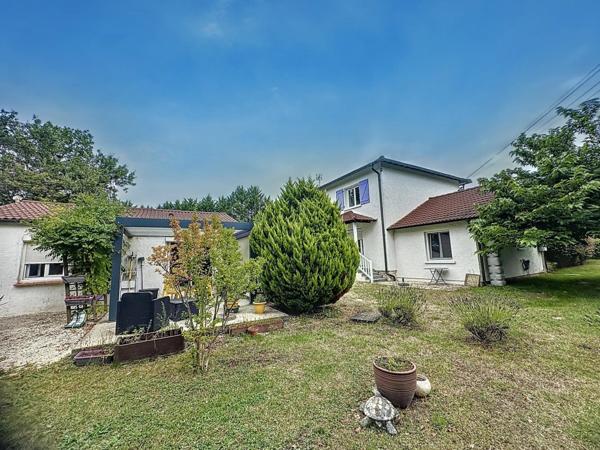 Hôtel de 9 chambres avec dépendance attenante proche autoroute et Cahors.