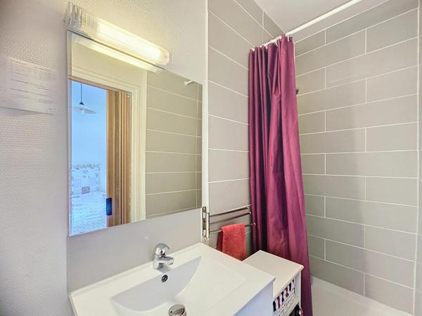 Hôtel de 9 chambres avec dépendance attenante proche autoroute et Cahors.