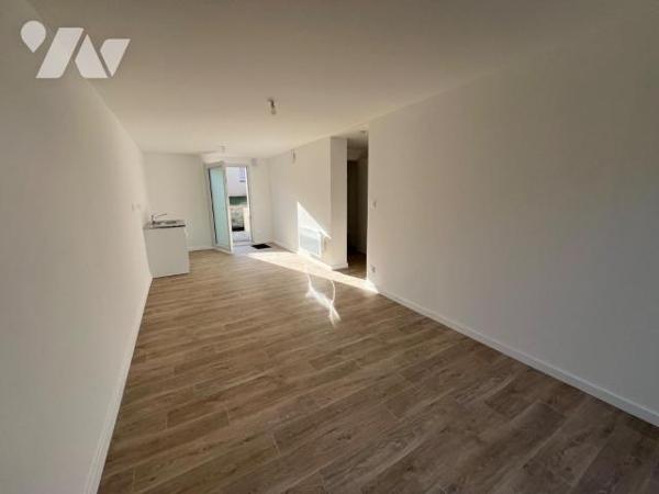 A VENDRE - ST MARC SUR MER - PROCHE CENTRE ET PLAGE DE MR HULOT - STUDIO 
Dans maison rénovée,...