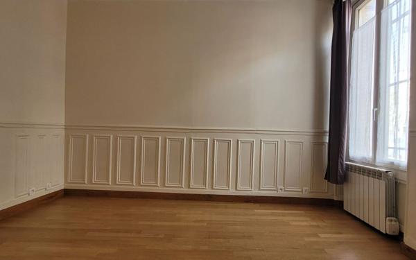 Appartement à louer    1 pièce • 26,98 m2 Vanves