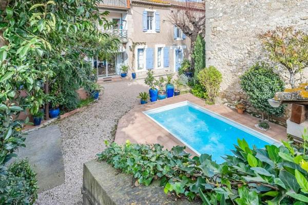 Demeure de caractère avec piscine, dépendances et volumes spectaculaires 15' de Béziers