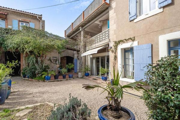 Demeure de caractère avec piscine, dépendances et volumes spectaculaires 15' de Béziers