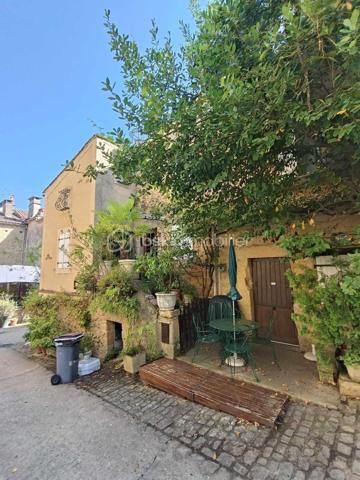 Maison de village de 309 m²