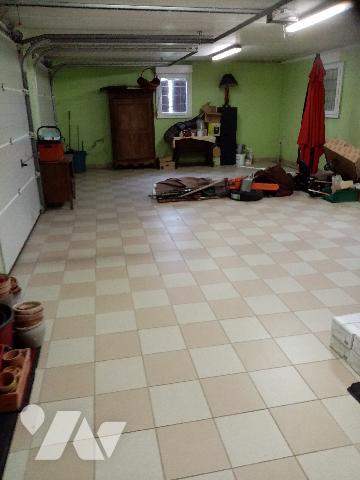 pavillon individuel de 2003, sur terrain clos et arboré de 6523m² avec bâtiment annexe à (garage)