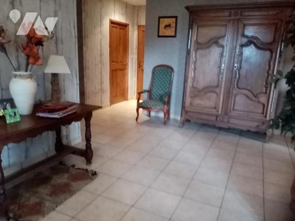 pavillon individuel de 2003, sur terrain clos et arboré de 6523m² avec bâtiment annexe à (garage)