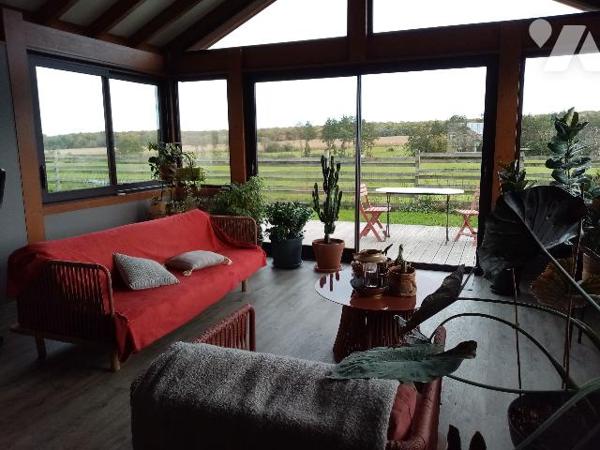 pavillon individuel de 2003, sur terrain clos et arboré de 6523m² avec bâtiment annexe à (garage)