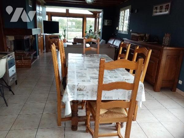 pavillon individuel de 2003, sur terrain clos et arboré de 6523m² avec bâtiment annexe à (garage)