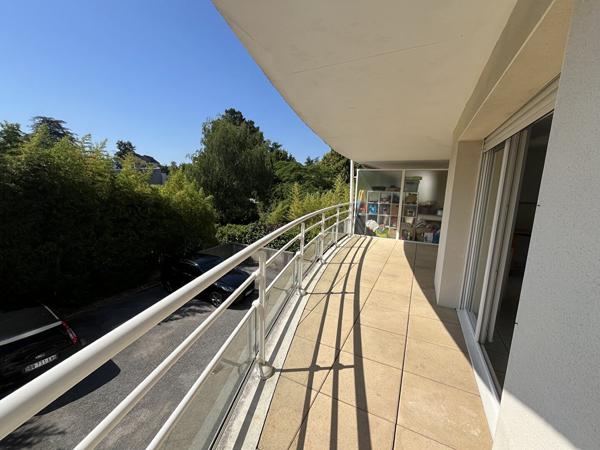ORVAULT T3 de 67m² avec terrasse box et place de stationnement, Orvault 44700