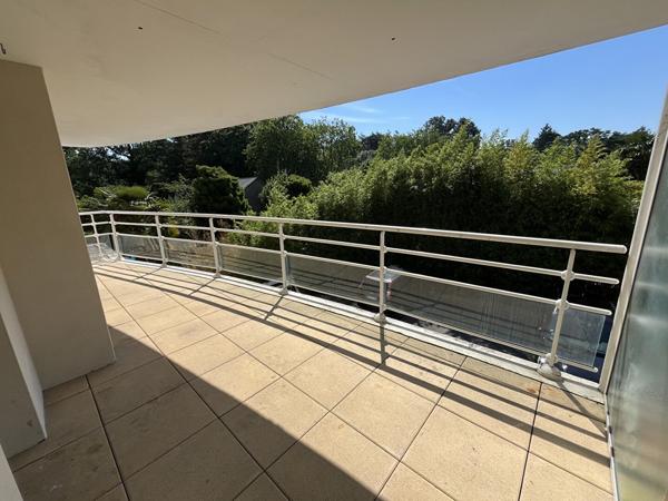 ORVAULT T3 de 67m² avec terrasse box et place de stationnement, Orvault 44700