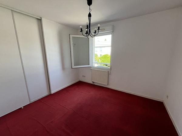 ORVAULT T3 de 67m² avec terrasse box et place de stationnement, Orvault 44700