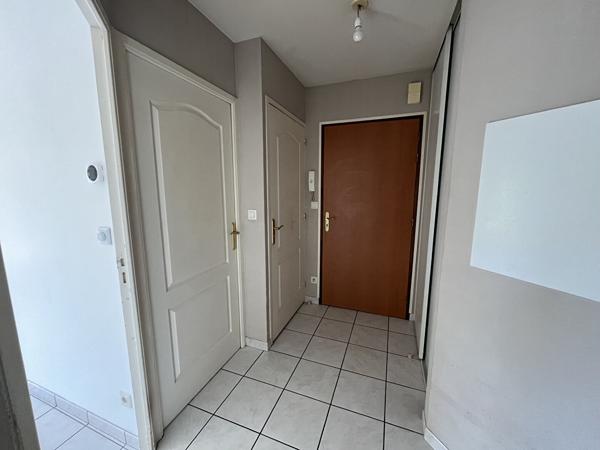 ORVAULT T3 de 67m² avec terrasse box et place de stationnement, Orvault 44700