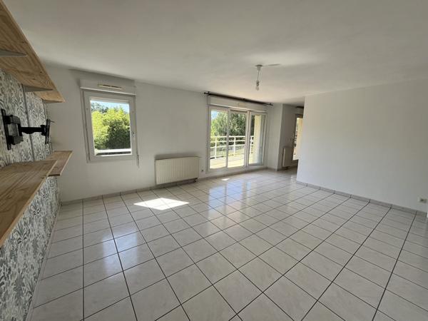 ORVAULT T3 de 67m² avec terrasse box et place de stationnement, Orvault 44700