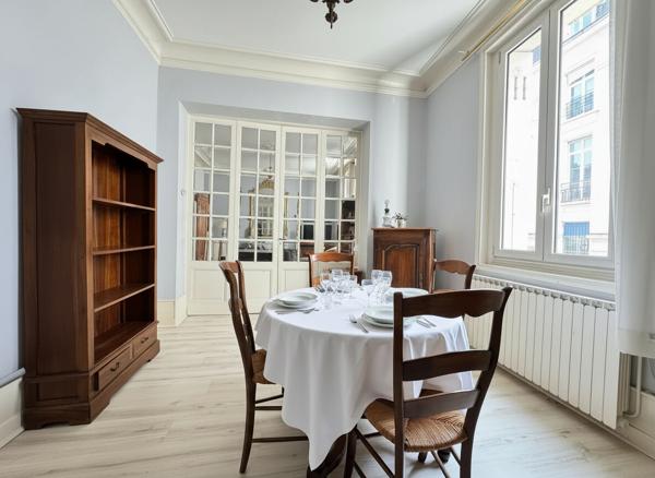 A VENDRE PLEIN CENTRE VILLE DE PERIGUEUX APPARTEMENT DE TYPE 3