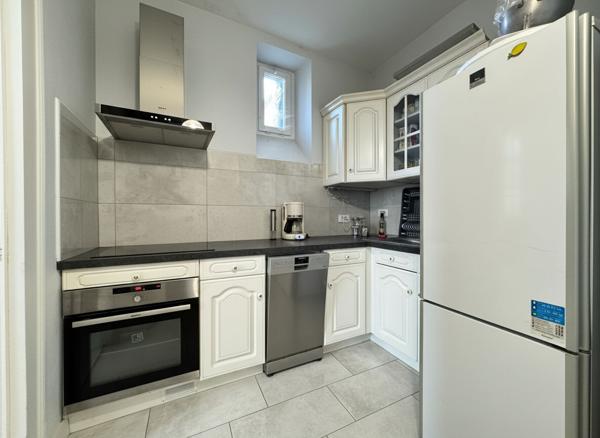 A VENDRE PLEIN CENTRE VILLE DE PERIGUEUX APPARTEMENT DE TYPE 3