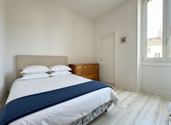 A VENDRE PLEIN CENTRE VILLE DE PERIGUEUX APPARTEMENT DE TYPE 3